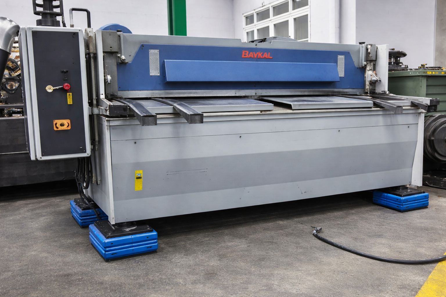 Giyotin titreşim önleyici ayaklık izolatör